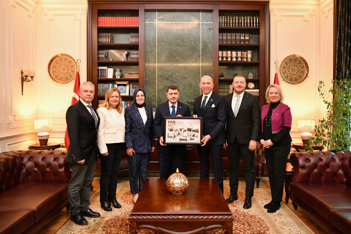 balkanvakfi2022's tweet photo. Balkan Ülkeleri Kültürel Araştırmalar ve Eğitim Vakfı olarak, Sayın Vasip Şahin’in, Türkiye İnsan Hakları ve Eşitlik Kurumu Başkanlığı görevine atanmasını tebrik ediyor, hayırlı olmasını diliyoruz.

Ankara Valiliği süresince ortaya koyduğu kapsayıcı yaklaşım, devlet ciddiyeti ile insanı merkeze alan yönetim anlayışı ve her kesimle kurduğu güçlü iletişimin yanı sıra, vakfımıza göstermiş olduğu yakın ilgi ve destek bizler için her zaman ayrı bir değer taşımıştır.

Yeni görevinde de ülkemize ve milletimize hayırlı hizmetlerde bulunmasını temenni ediyor, başarılar diliyoruz.
@vasipsahin @tihek_kurumsal