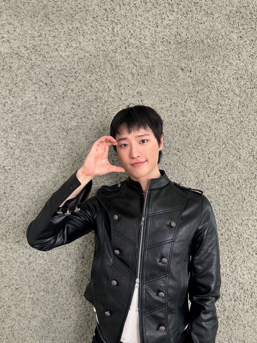 모무모무모무 tweet media