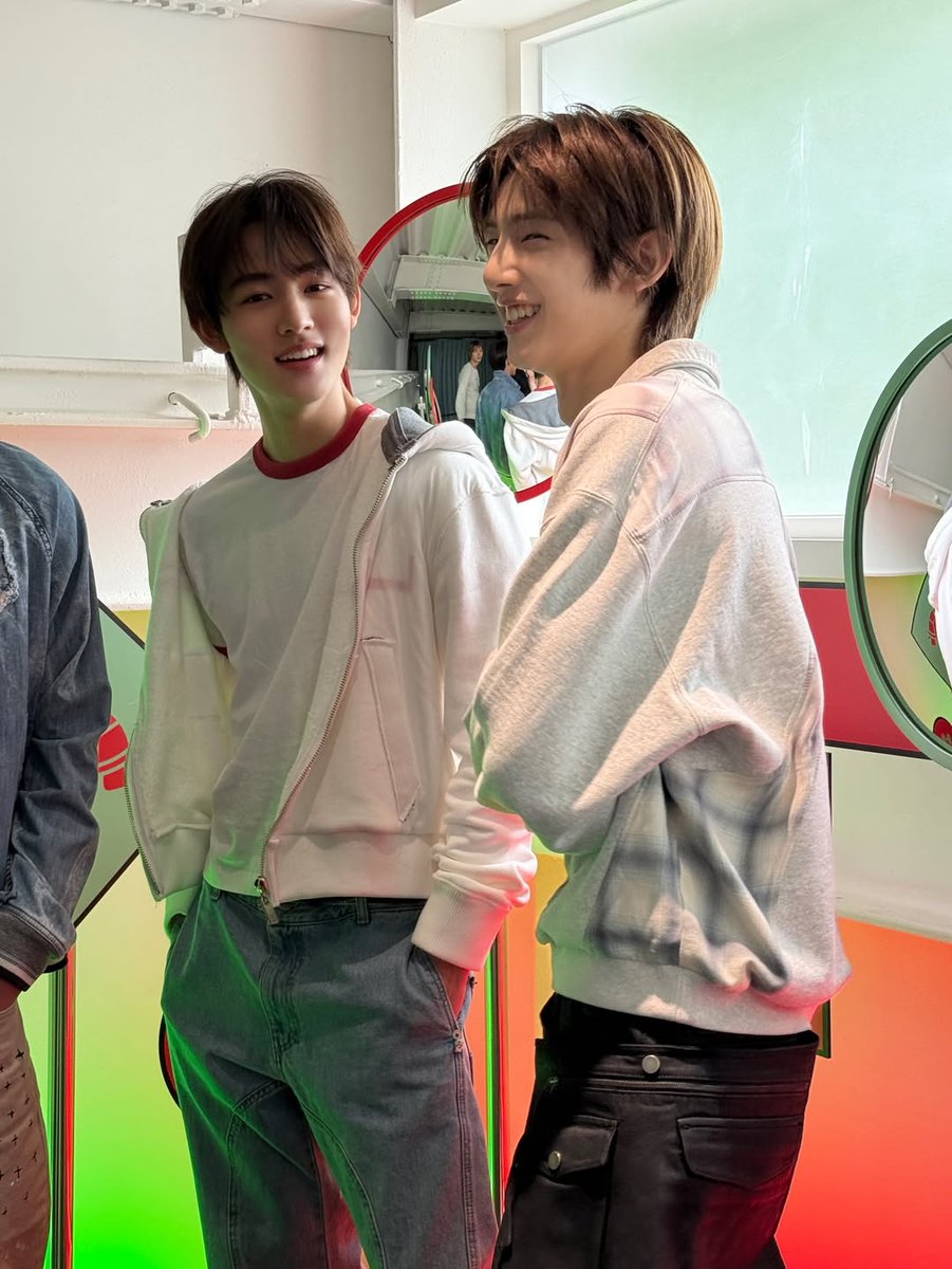 [260430] CORTIS Instagram Update

“Green vs. Red 🏡”

#CORTIS #코르티스