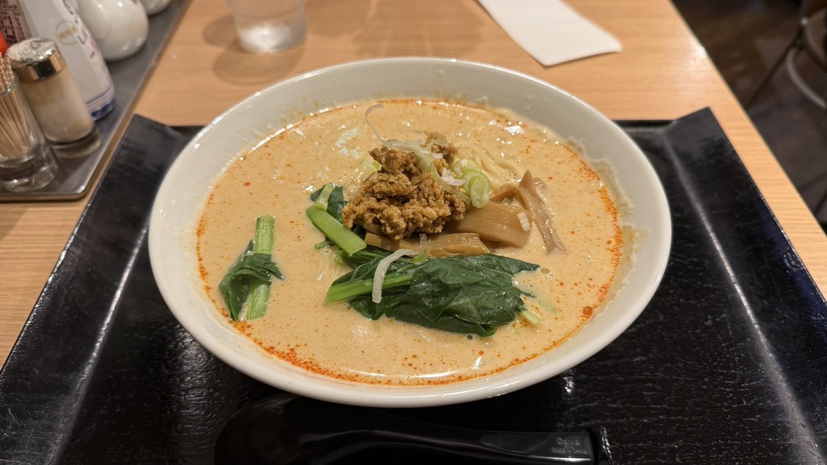 肌寒かったので、今日は優優の白胡麻担々麺に