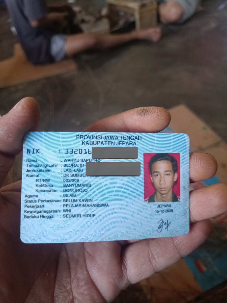 Stove07199's tweet photo. @unicefess  buat temen" yang tau / kenal masnya tadi pagi dompetnya jatuh 
Bisa di tag / coment ya guys https://t.co/4OtZBVhuYq