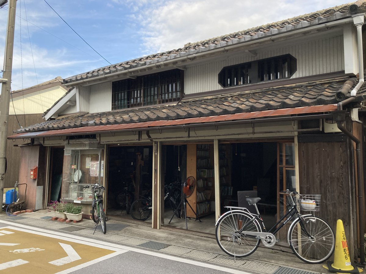 NpoWacca's tweet photo. 昨日は、古民家開放と夜会が重なっていたのですが、両方をはしごする子がいました。

まず古民家のほうにやってきて、「夜会に行ってくる」と伝えてくれました。

そしてそのあと、夕方には夜会のほうから帰ってきて、またこちらにも寄ってくれました。 https://t.co/TT1WlRwnq9