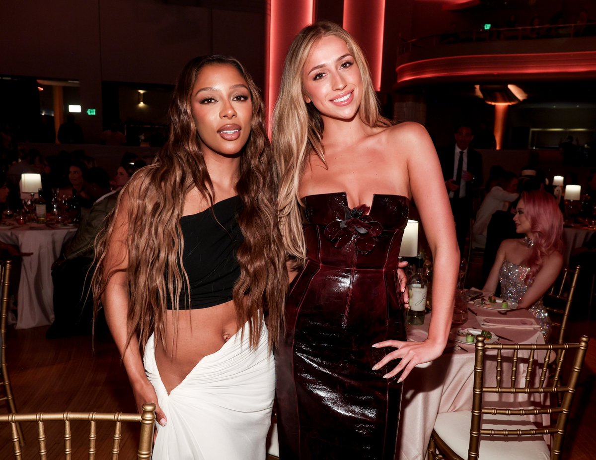billboard's tweet photo. Women supporting women. 💞

Watch Billboard Women in Music now at https://t.co/YJXv8pOBDi https://t.co/6shVxsiVYz