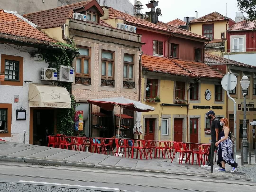 skymanuelima's tweet image. A cidade do #Porto é para conhecer caminhando, curtindo ao máximo suas ruas estreitas cheias de história e nostalgia. Cidade de espírito cosmopolita, o Porto tem sido reconhecida internacionalmente como um destino a descobrir e é uma escolha preferencial para muitos turistas. 🇵🇹
