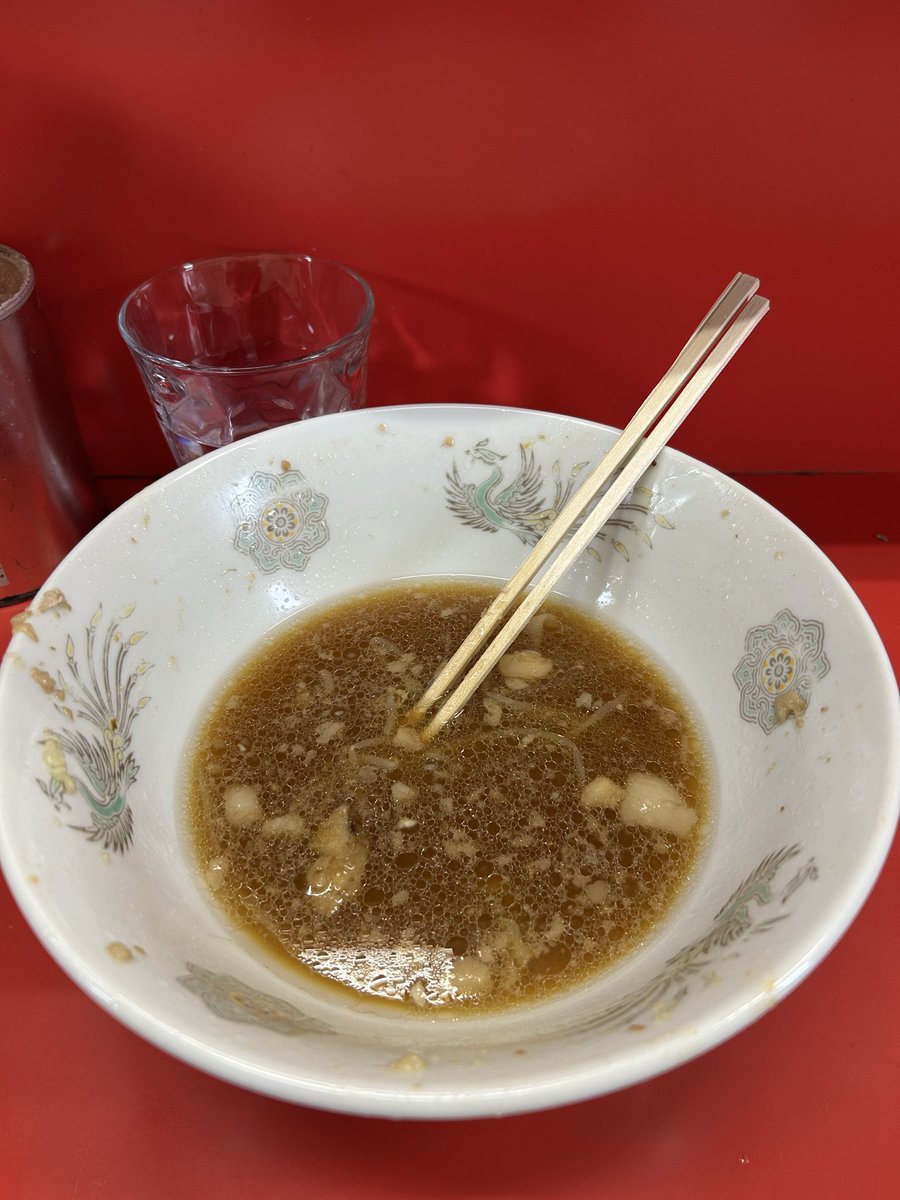 【ラーメン二郎三田本店】

※時差投稿
小学校時代からの友人を連れて

小豚ラーメン
（カタメ、ヤサイ、ニンニク、アブラ）

ブタのでかさとやわらかさとうまさがたまらなかった。GW期間は、大型連休のようです。お気をつけて。ご馳走様でした🙇‍♂️

#ラーメン二郎
#三田本店
#GW大型連休
