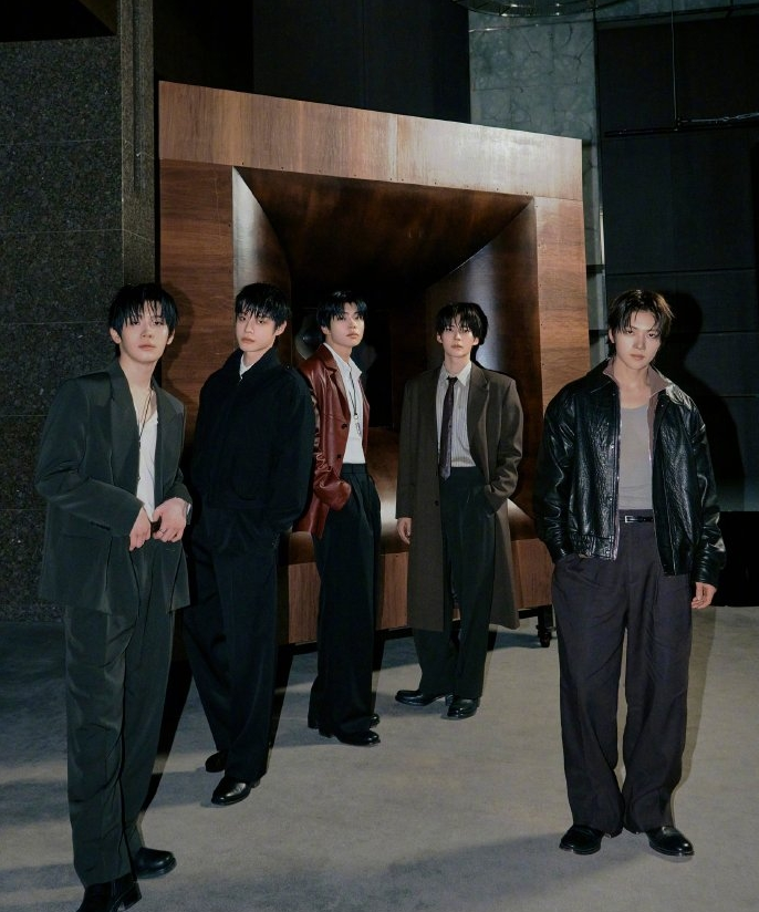 GBray99596's tweet photo. #ZEROBASEONE新專Ascend #ZEROBASEONE @ZB1_cn 
ZEROBASEONE超話發佈回歸概念照，組合將於5月18日攜第六張迷你專輯《Ascend-》回歸。 https://t.co/ArrhrMAb1M