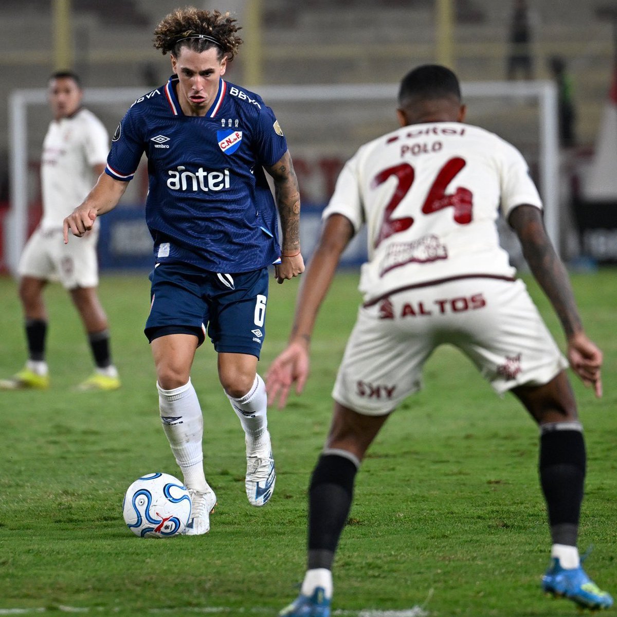 Nacional perdió en Perú ❌🏆🌎

En Lima, Nacional cayó 2-4 ante Universitario, por la tercera fecha de la Copa Libertadores. 🏆🌎
Los goles del local fueron de Fara, Valera, Alzugaray y Caranalí. Maxi Gómez y Silvera en el tricolor. ⚽