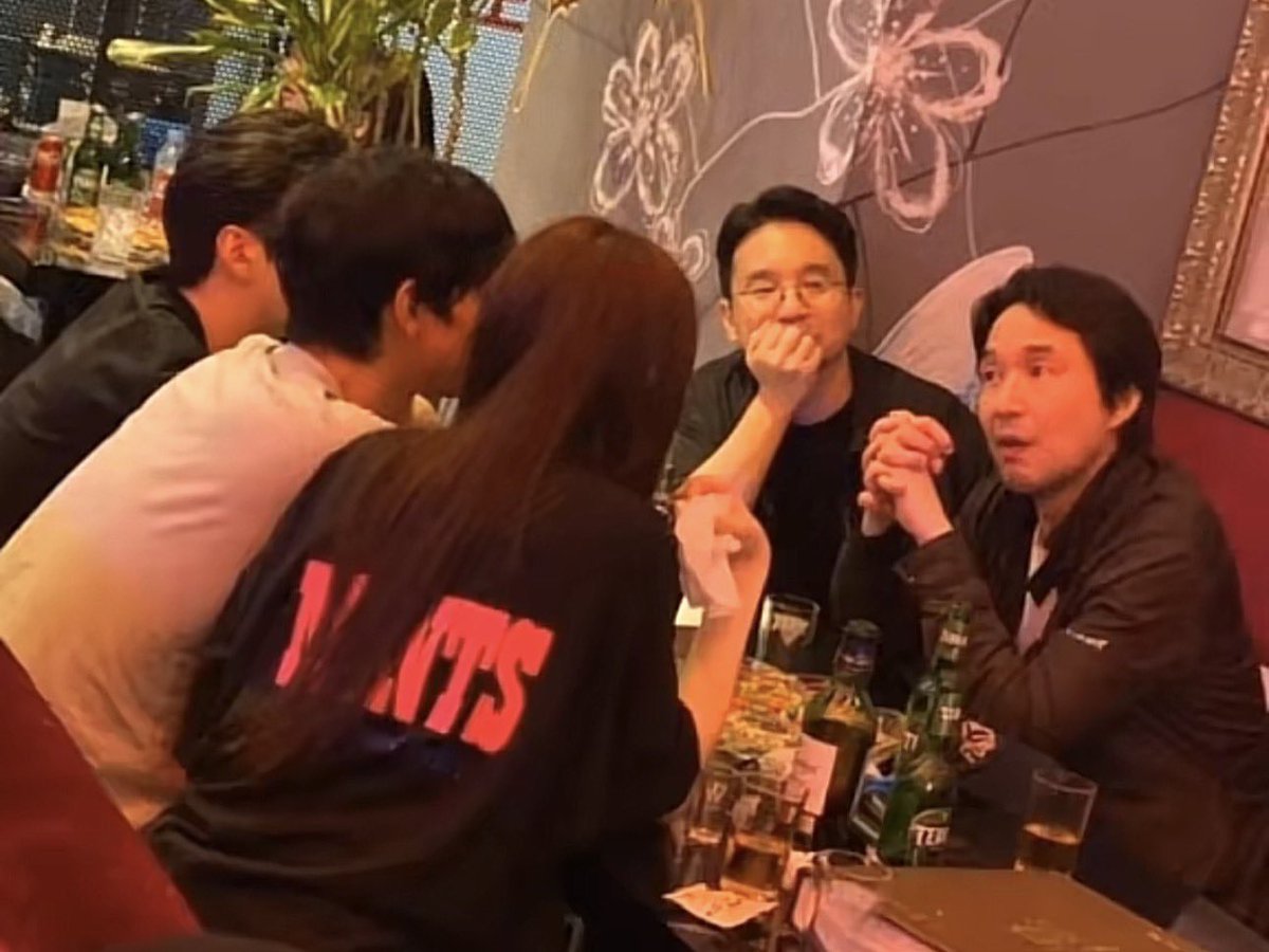 I just know their love language is physical touch, because the concept of personal space is foreign between them.

You don’t force this thing. 💞

#AhnLee #LeeSungKyoung #LeeSungKyung #AhnHyoSeop