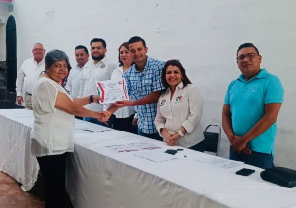 CNOPCoahuilaMX's tweet photo. Nuestra Secretaria General, la Mtra. Delia Margarita Siller Zùñiga, encabezó la toma de protesta del nuevo Comité Municipal en #Parras, ahora bajo la dirección de Walter William Aguilar Segura. https://t.co/JTTJ3cSPRk