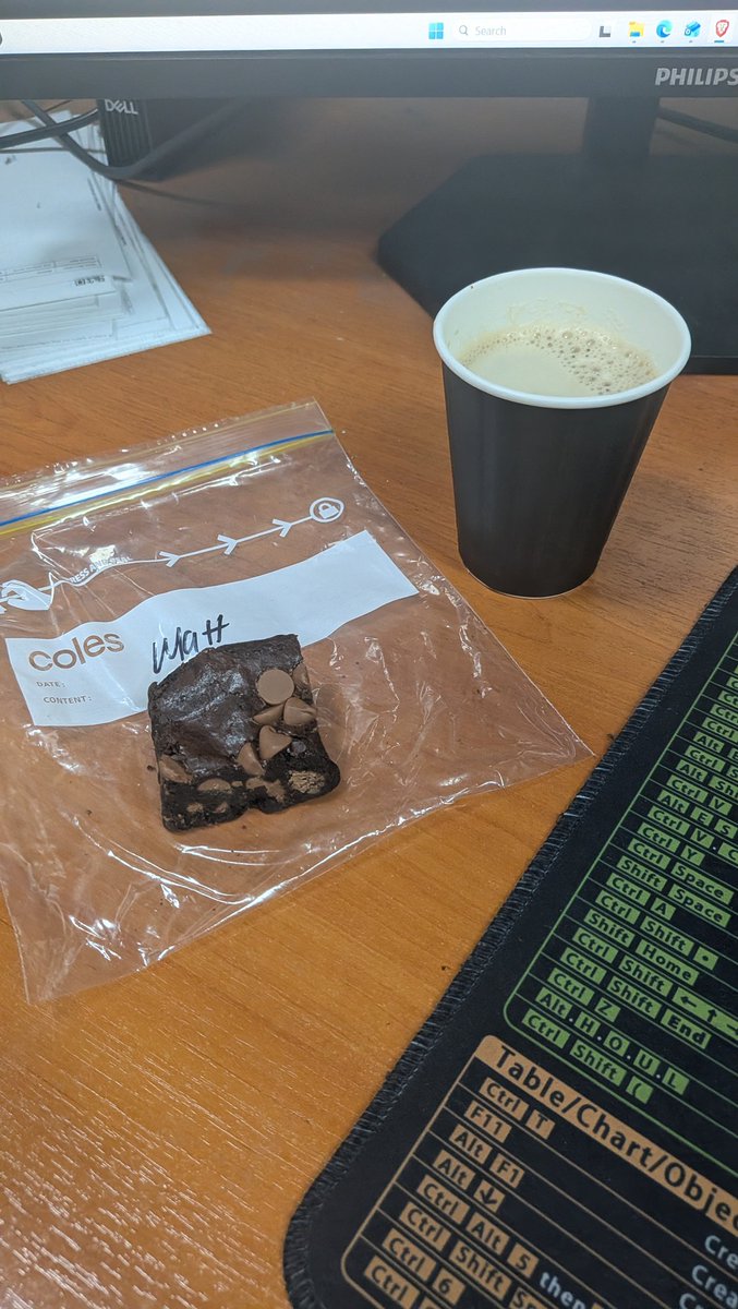 MattSmith_567's tweet image. When work colleagues bake brownies for you 😍👨‍🍳 #afternoontea #brownies