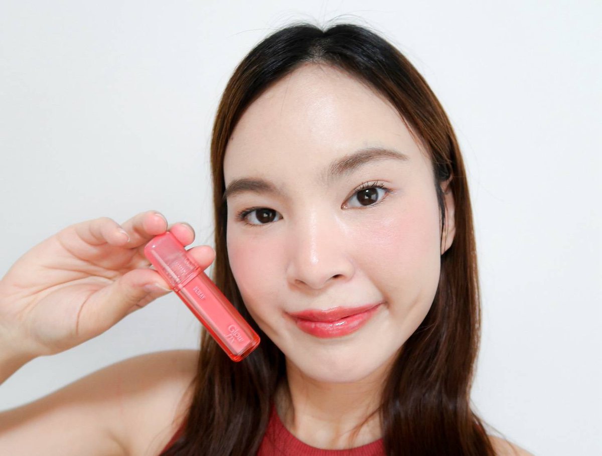 jellllnrr's tweet photo. โดนตกเต็มๆ DEESAY GLOWFIX LIP STAIN ลิปกลิ้งแก้วที่ฉ่ำวาว แต่ติดทน กินน้ำแล้วไม่ติดแก้วเลย เนื้อบางเบา ปากอิ่มฟู สุขภาพดี ไม่ตกร่อง เติมระหว่างวันก็ยังสวย

เลิฟสุด 02 หวานละมุน & 05 ขับผิว หน้าสว่างขึ้นทันที ใครหาลิปฉ่ำๆ แต่เอาอยู่ทั้งวัน ตัวนี้คือต้องลอง!

#ลิปกลิ้งแก้ว #ลิปดีเซ้ย์ #DeesayClearCrushGlowfixLip #ลิปทินท์ติดทน