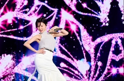 📰 | The 38th Korea PD Awards Ceremony will be broadcasted on MBC today at 2:45pm.

It is a prestigious ceremony honoring producers &amp; broadcasters. Hwasa performed her new song 'So Cute', showcasing her powerful stage presence as part of the celebration performance.

#Hwasa #화사