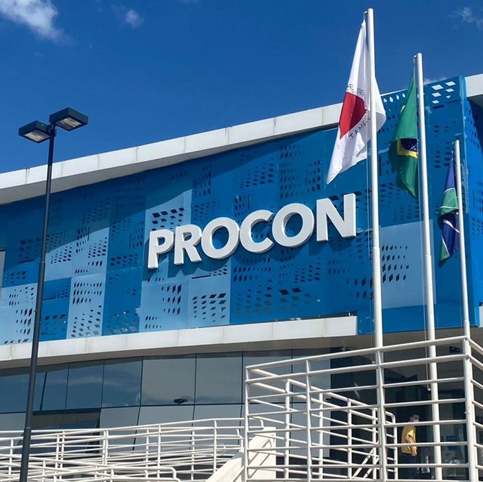 Não é o Léo Lins tweet media