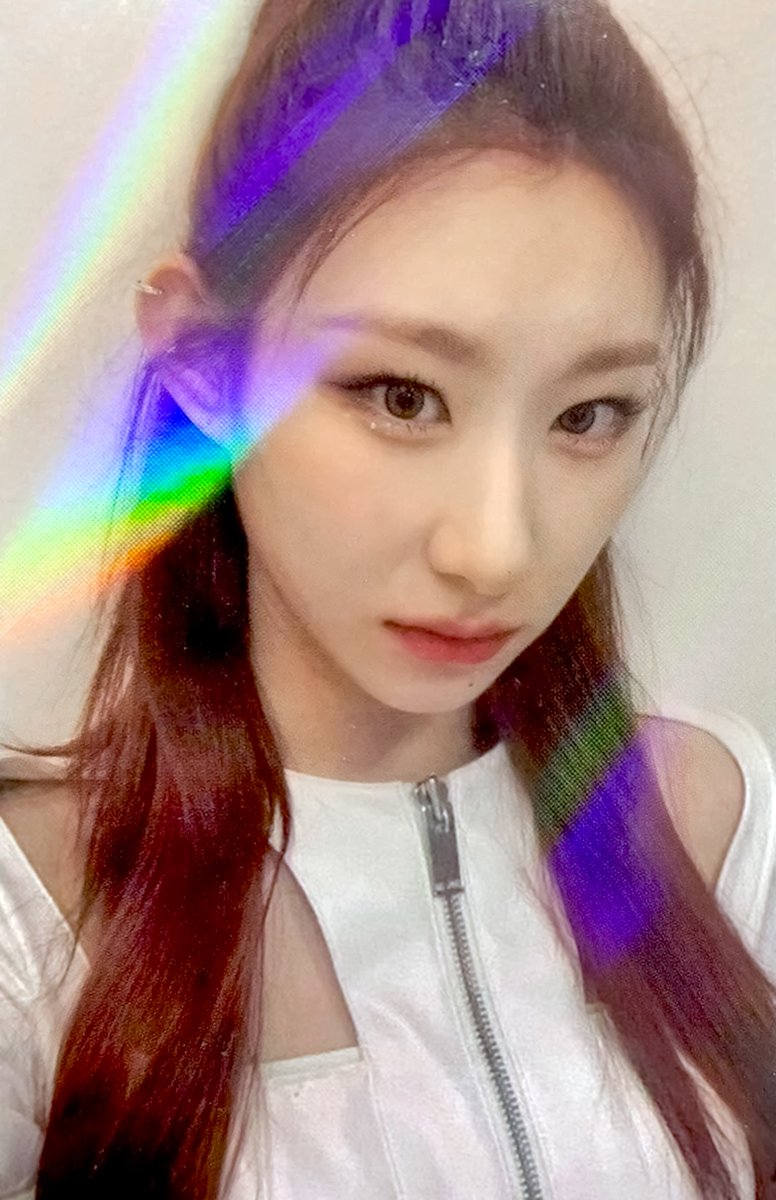 ITZY リア GUESSWHO withfans ホログラム トレカ ITZY リア GUESSWHO withfans ホログラム トレカ 【公式通販】