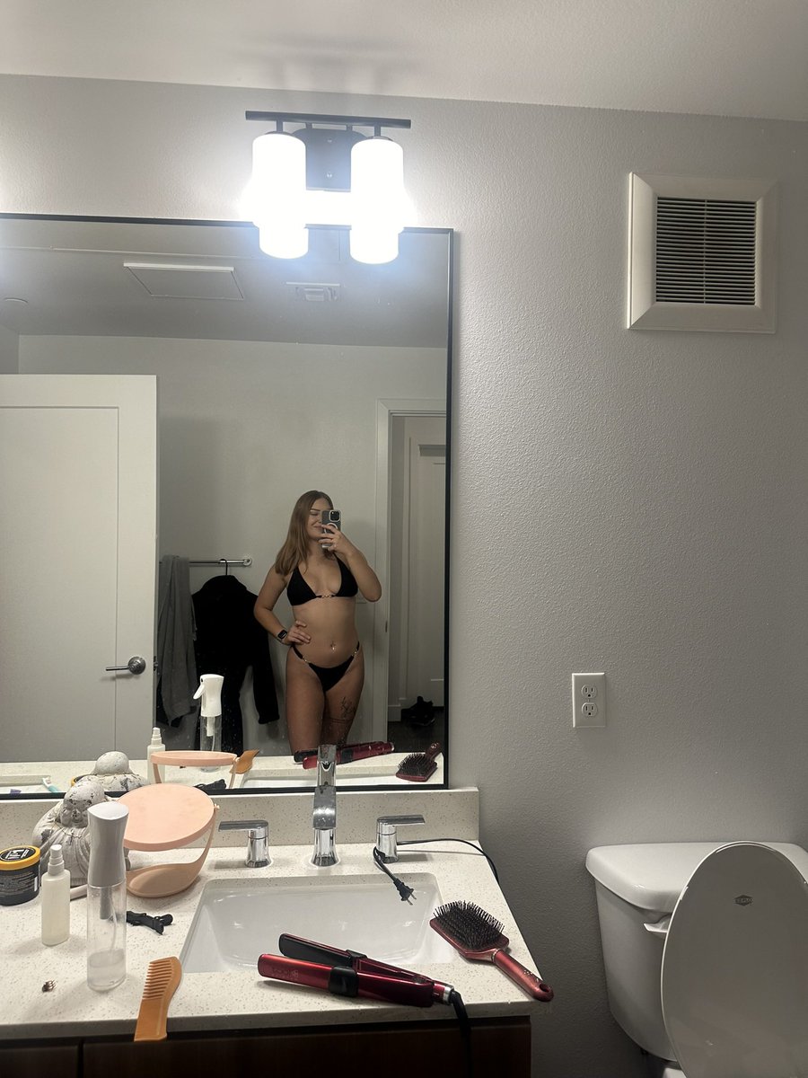 Avery Rae tweet media