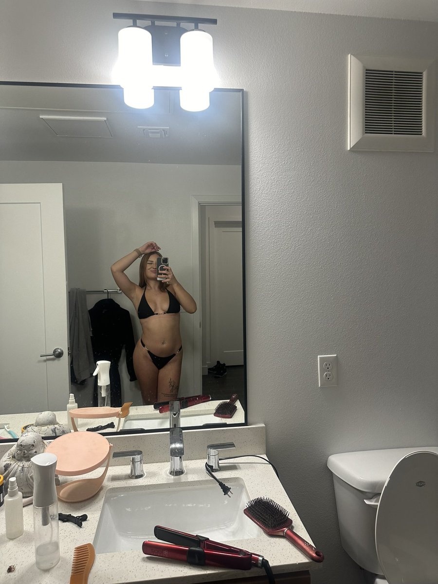 Avery Rae tweet media