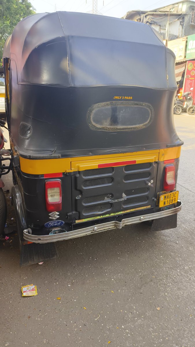 ShabnamAdv's tweet photo. This is an abundant Auto Rikshaw and many more vehicles near Tagore Nagar-2 , nr.Aasta hospital board .
Kindly take away all the abundant vehicles from the roadside which cause a lot of traffic on the main road.
@mumbaitraffic @CPMumbaiPolice @RTonline_ar https://t.co/XMZPyeiSrM