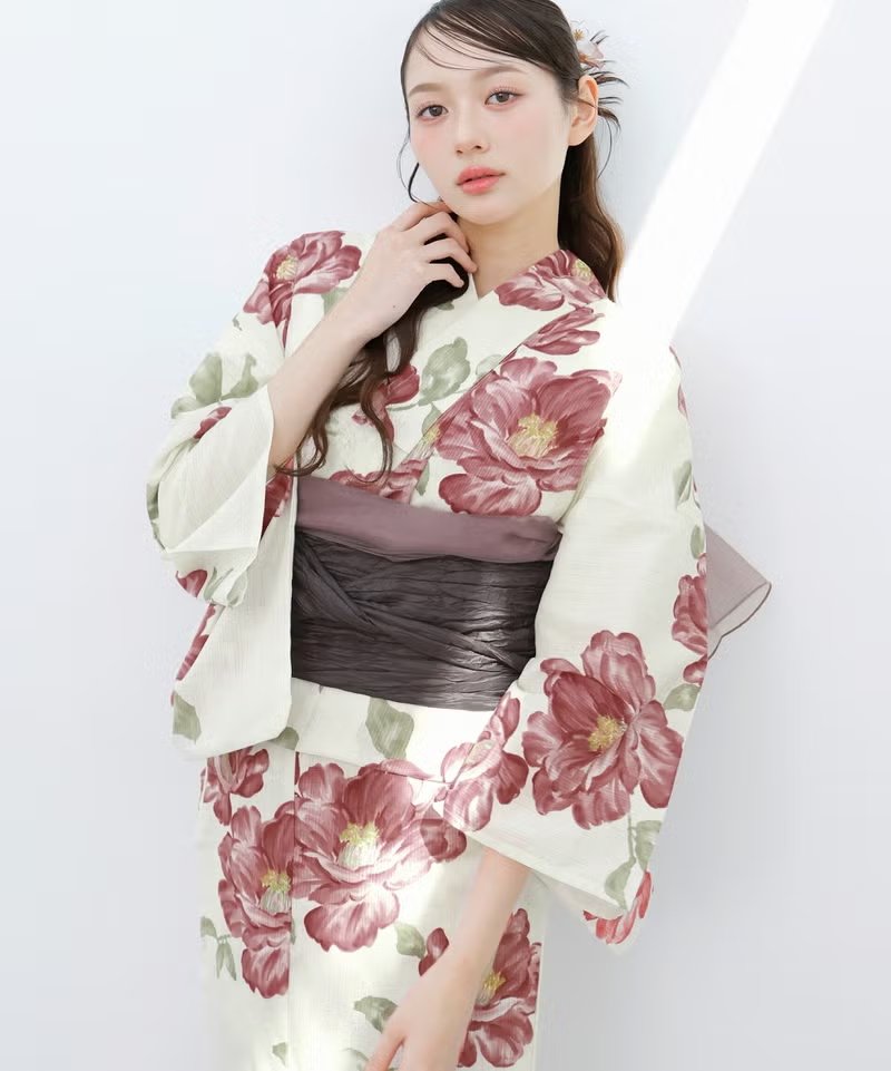 Official_DITA's tweet photo. やわらかな生成りに咲く 深みある椿が女性らしい♡
　　　　茶帯で甘さを抑えた 華やか大人な一枚。
https://t.co/KbNPLM3ubV

大正椿流れ(生成り)
品番：dl-kimubc251
¥14,990(taxin) https://t.co/PRlFUSjmPT