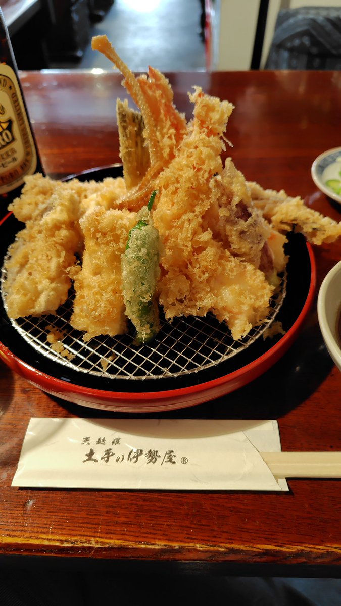 fuji_macky's tweet photo. 半年ぶりに来店
今回は天麩羅御飯をいただきました
穴子と河豚はふわふわ、小天丼含め海老はプリップリ
島豆腐や蓮根、茗荷も含め、とても美味しゅうございました🥰
腹パンです https://t.co/jrokZ0PJMz