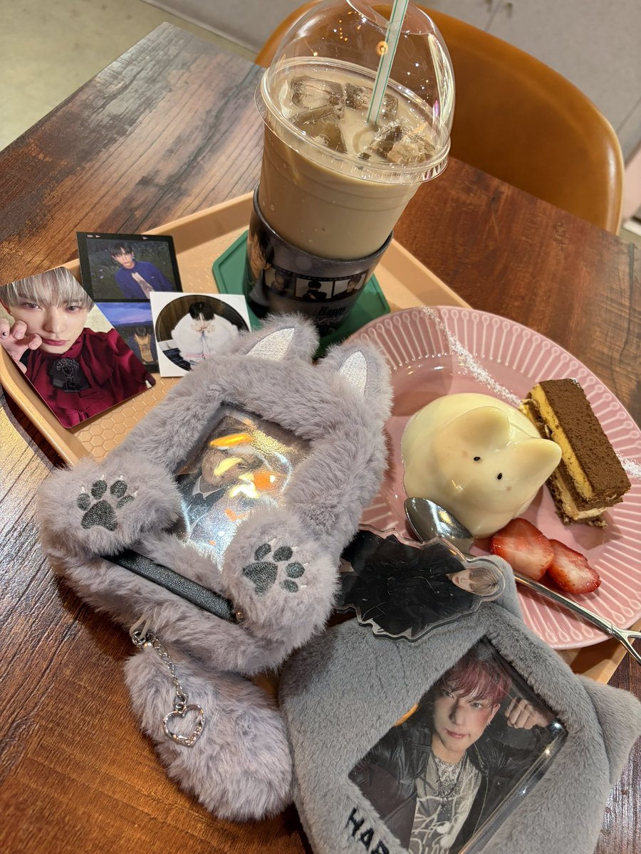 lunecarat's tweet photo. 📍CAFE ON☕
お店もとても可愛くてはるあくんもかっこよくて可愛くて幸せ空間でした💞
うさぎのプリン可愛すぎた🤦‍♀️

#CafeOn
#エンティーム #앤팀
 #HARUA #andTEAM_HARUA
#HAPPY_HARUA_DAY
#HARUA_21st_HBD https://t.co/5AQzGQ6HHK