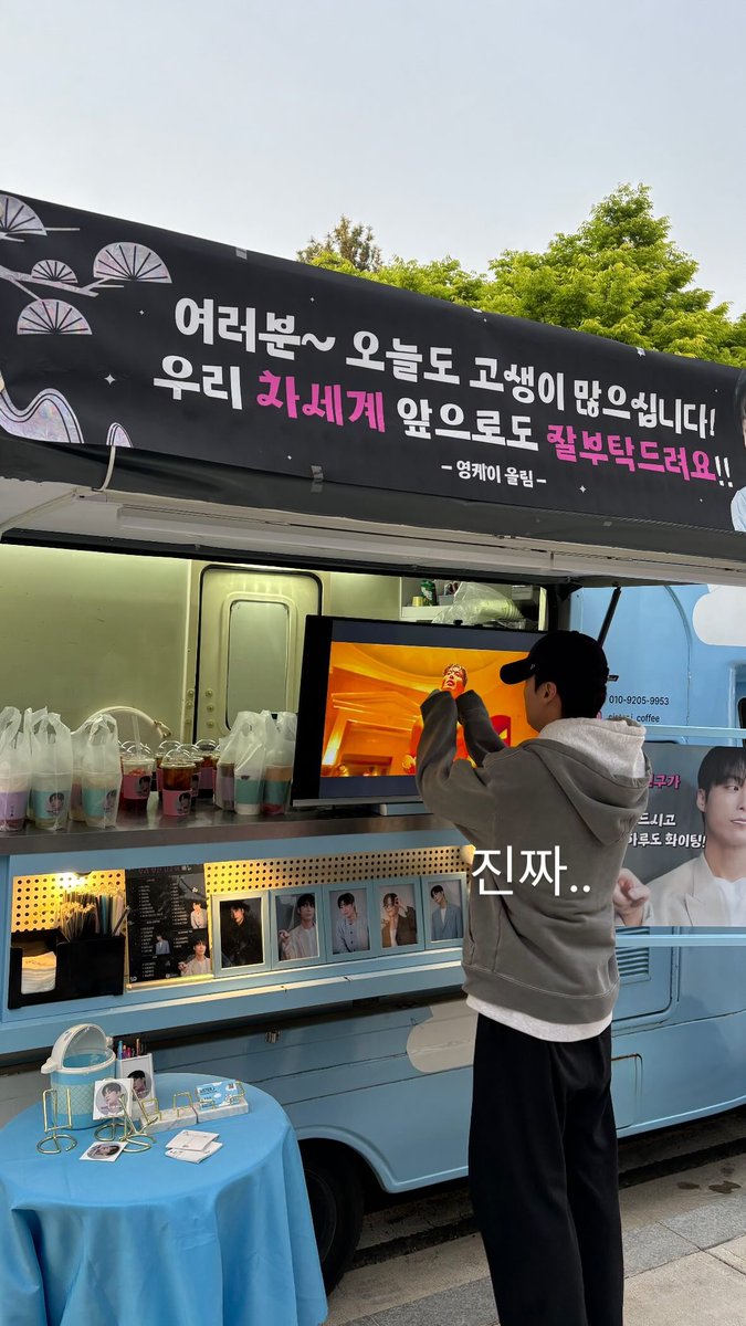 영원😽 tweet media