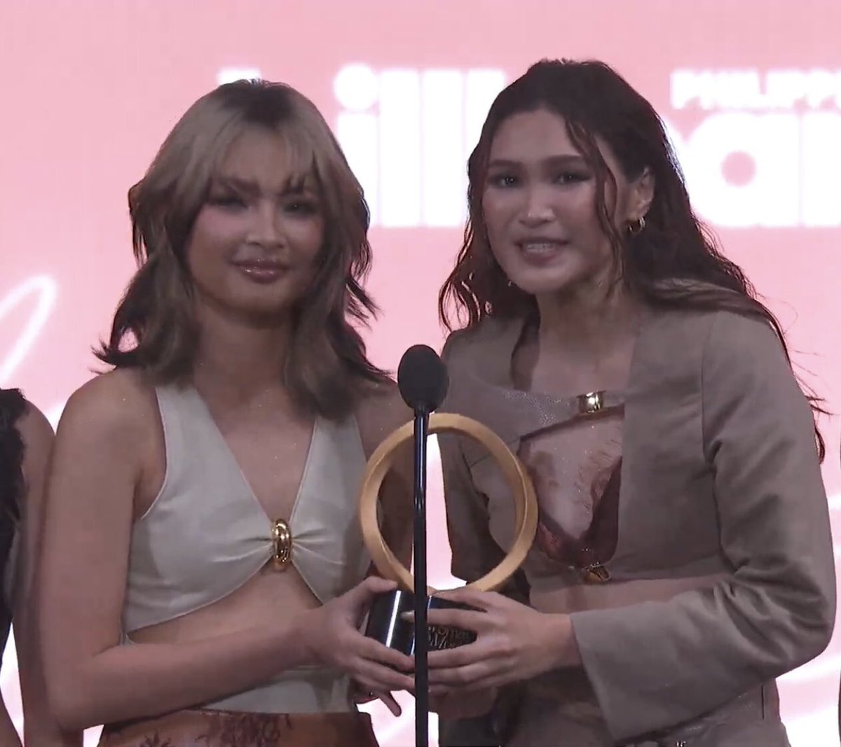 parang anak nila yung award 🥹