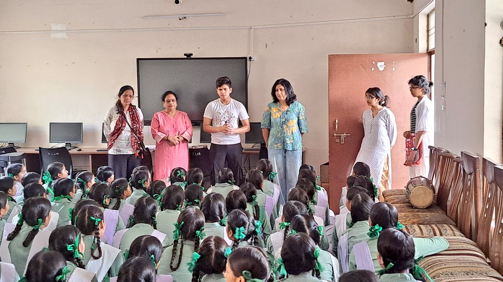 AaravSeth_'s tweet photo. #SheHygiene 🩸#Drive74

From shy smiles to strong voices.
Through #SheHygiene, @_WeRiseTogether distributed 151 reusable pads &amp; empowered girls with #MenstrualHealth education.
One conversation at a time.

@MinistryWCD @PMOIndia @aliaa08 @UNICEF @deespeak @ErikSolheim @GirlUp @UN https://t.co/SR9zG52B2D