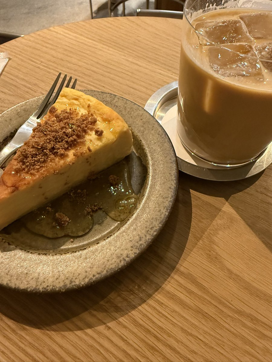 919snowSnow's tweet photo. カフェ満喫中☕️ https://t.co/gKZc0dmHuf