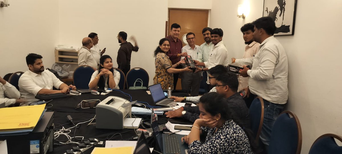 IFFDC_Ltd's tweet photo. The MD of IFFDC encouraged 2nd batch audit team to remain environmentally conscious and urged everyone to make their contributions. She presented steel water bottles as mementos and advised them against using plastic bottles, encouraging them to contribute towards environment. https://t.co/CYhkLLTmpb