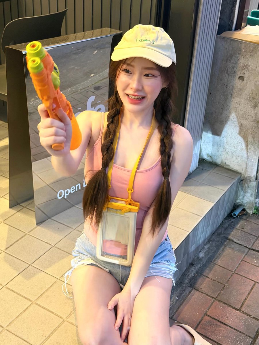 A CUTEGIRL tweet media
