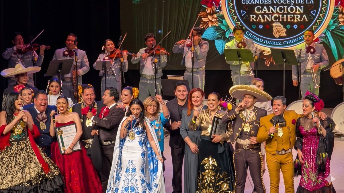 GerardoFierro's tweet photo. ¡Éxito total en el 4° Encuentro de Grandes Voces desde Cd. Juárez! 🎶🎖️ Celebramos 50 años de carrera de @AidaCuevas y premiamos a grandes voces del mundo con la Medalla Aída Cuevas, nuestra música suena más fuerte que nunca! 🇲🇽🙌 
#GrandesVocesRancheras #AidaCuevas #Mariachi https://t.co/NVmBCgLKoE