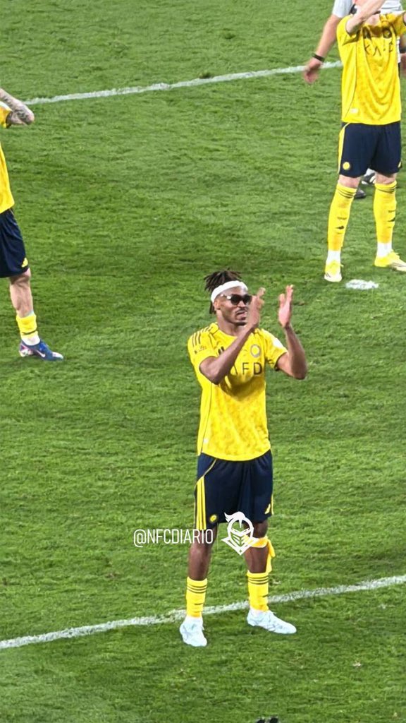 علي..! tweet media