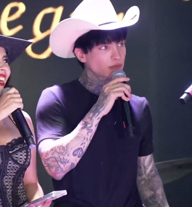 Pero que bien se veía cry hoy🖤👽