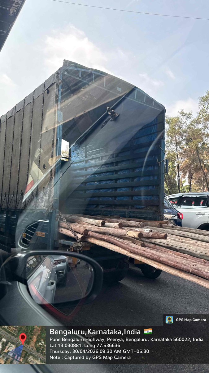 deepakgudi's tweet photo. KA59 4880 goods vehicle carrying bamboos dangerously at Gorguntepalya , not able to raise violation at Astram app. @blrcitytraffic @yprtrps why can’t you nab them and fine them on spot !!! https://t.co/99Af0a0DnV
