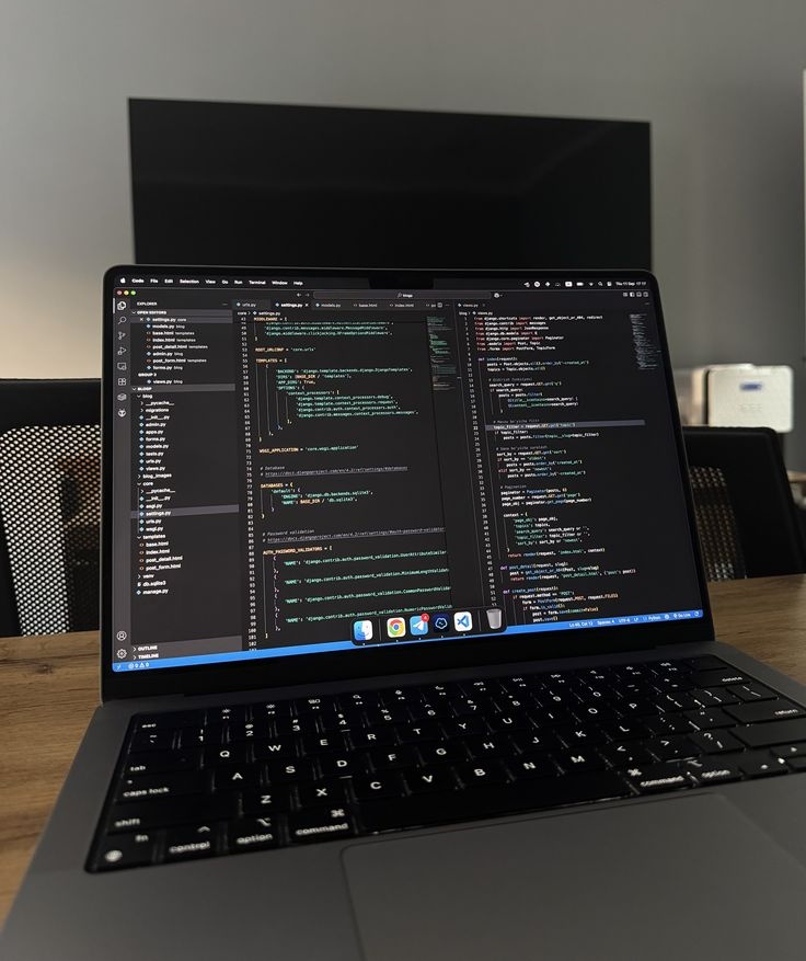 Samaytwt's tweet image. Be honest:

As a developer, based on your current skills, can AI replace your job or not?