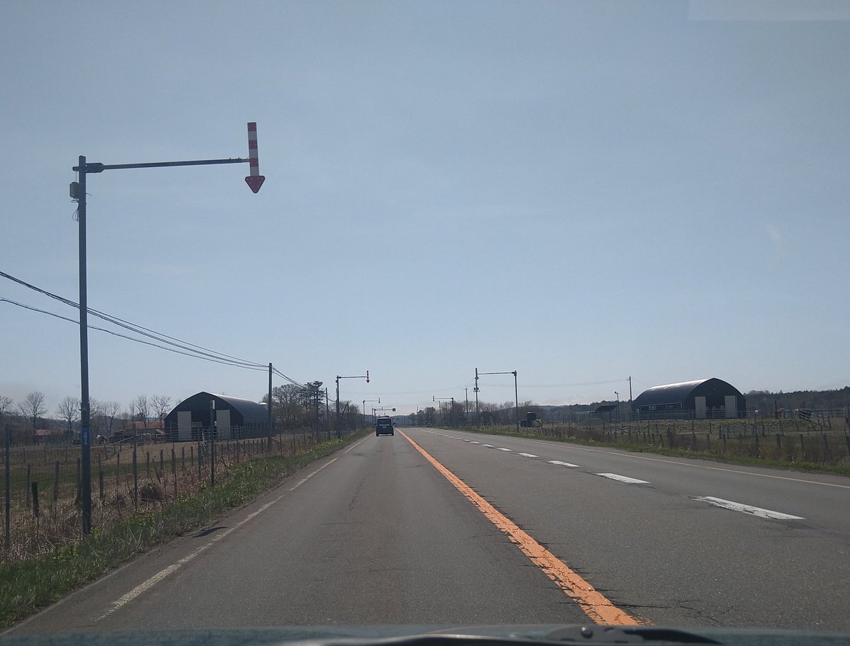 shigesan1975jp's tweet image. 本日午前、所用で #厚岸町 へ🚘️

所用が終わり、昼時に厚岸から釧路へ🚗
気温8℃〜11℃と温かい体感🤗

交通量は多く、物流車輌が大半🚚
厚岸は陽射しがあるものの薄雲がかかり、門静で霧🌫️
尾幌〜釧路間は晴天☀

天気が目まぐるしく変化する状態🤔

皆様、御安全に🚘️

#ドライブ #道東 #北海道