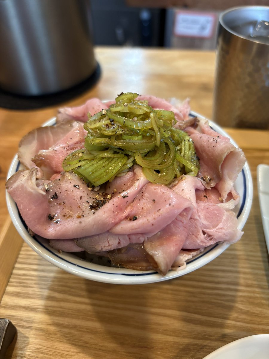IntegralBirth's tweet photo. 先日の創作麺ひとすじ
久しぶりに中華そばを選択
これは…！以前よりも魚介出汁のエッジを感じるウマ汁…！ホスピタリティ抜群の女将さんが中華そばも試行錯誤して改良していると言っていた話はガチでした…！
美味しかったです https://t.co/fZ7vXtUqjd