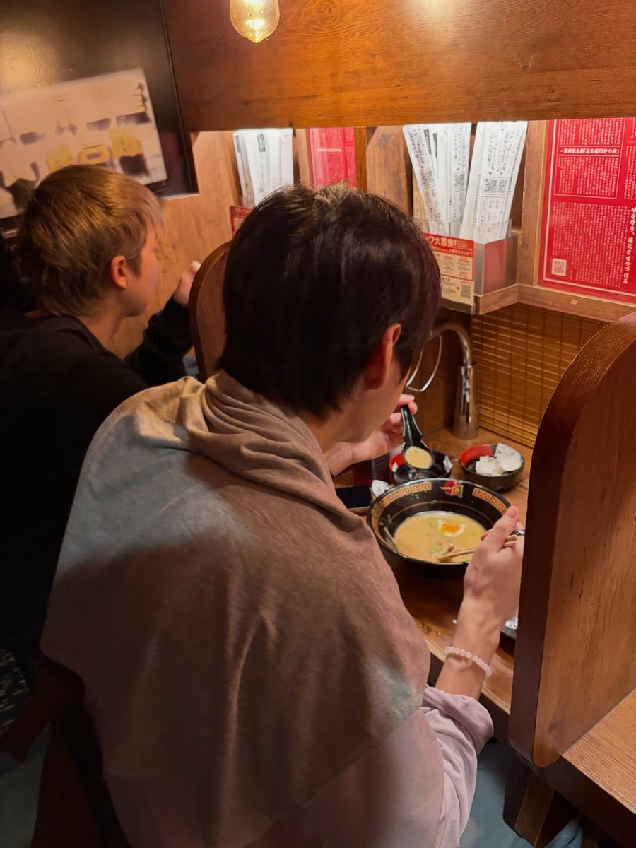 ttaevda_1208's tweet photo. 260429
ナムさん、teteの行った
🍜食べて来ました
9:00の朝ラー😝
丁度奥2つの💺空いてました✌
美味しく頂きました😋
📍一蘭ラーメン新橋店
そして、今日は嬉しい寝不足😮💨🥱
釜山コン楽しみです🫰🫶❤️💚🩶
#BTSAMRY https://t.co/eZaksgBJN4