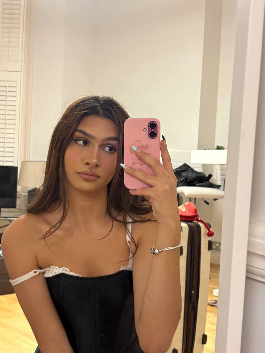 Yasmin 🌙 tweet media