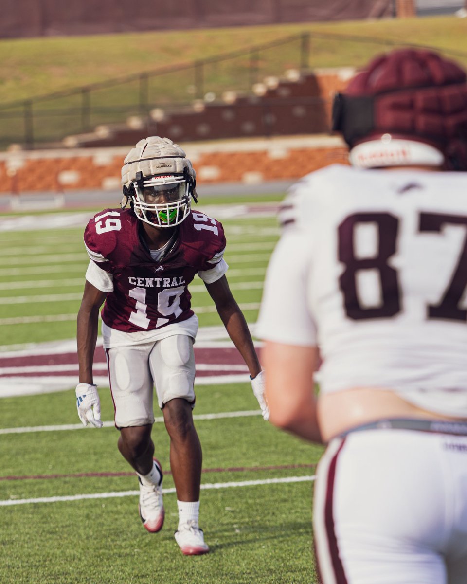 mindsetmediastd's tweet photo. #SpringFootball Day 1 in the 📚 | #MiNDSETMedia #football #pads #exploremore #flicks @LIONSTRONGFB https://t.co/xrjr9zWgta