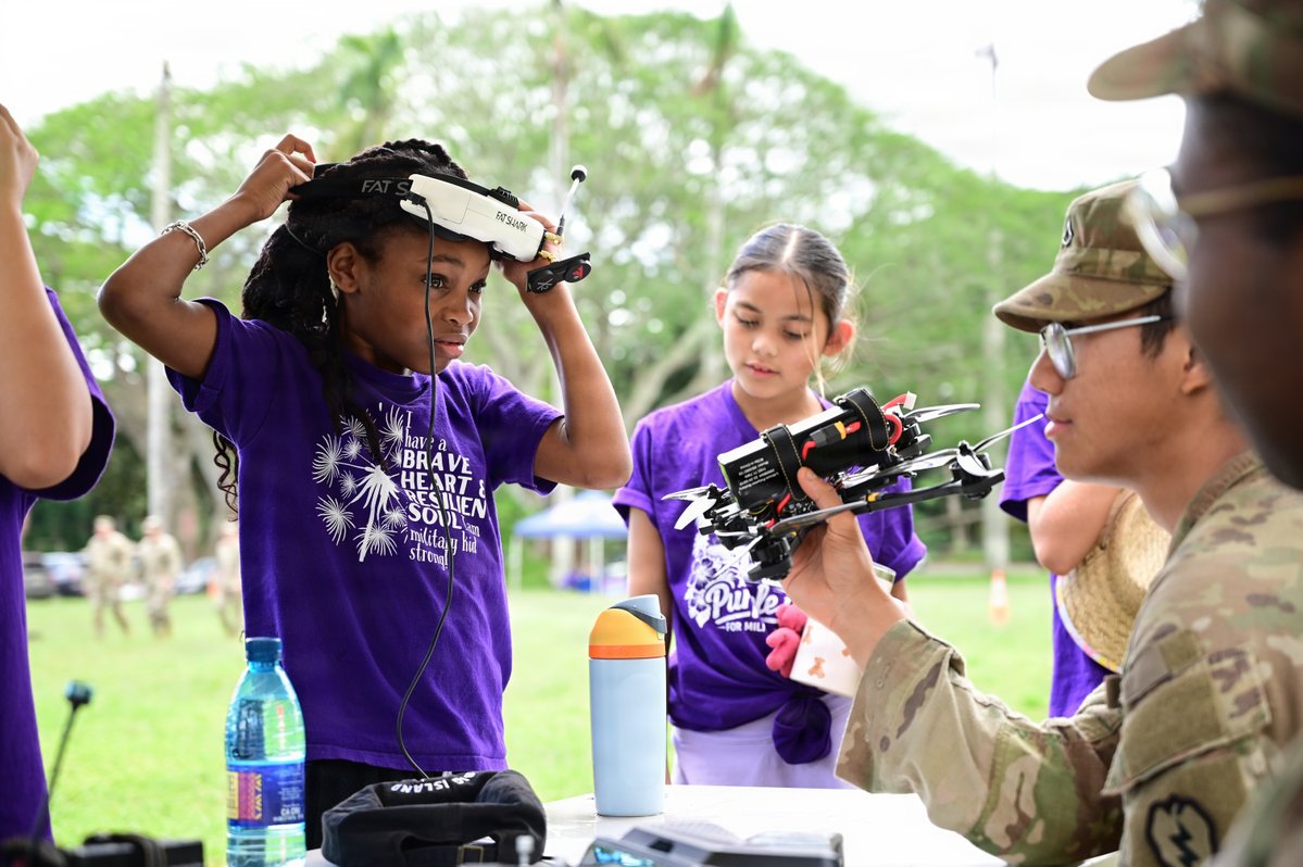 25thID's tweet image. Last week, we let students from Daniel K. Inouye Elementary get hands-on with our gear to celebrate the Month of the Military Child!
Seeing their excitement is a reminder of exactly who we PROTECT. The strength of our military kids is what SUSTAINS our force. ⚡️🇺🇸
#USArmy