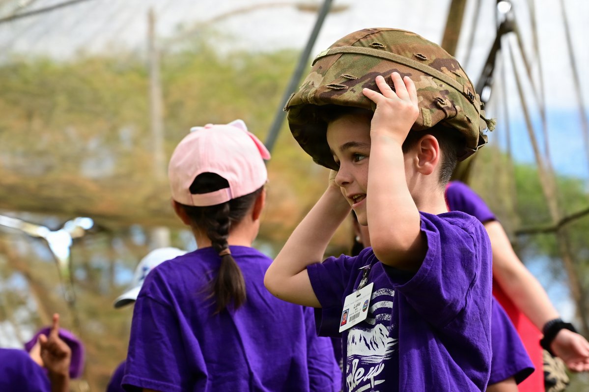 25thID's tweet image. Last week, we let students from Daniel K. Inouye Elementary get hands-on with our gear to celebrate the Month of the Military Child!
Seeing their excitement is a reminder of exactly who we PROTECT. The strength of our military kids is what SUSTAINS our force. ⚡️🇺🇸
#USArmy