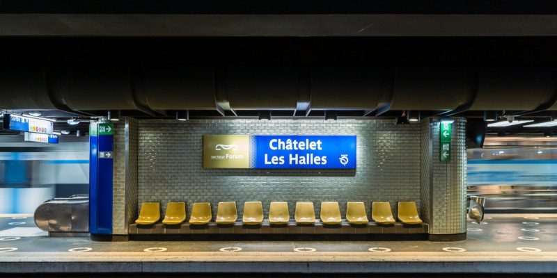 RER_A's tweet image. [#JeudiPhoto 📸]  Le saviez‑vous ? Châtelet‑les‑Halles est la plus grande gare souterraine d’Europe et compte le plus grand nombre de commerces de proximité ! #RERA