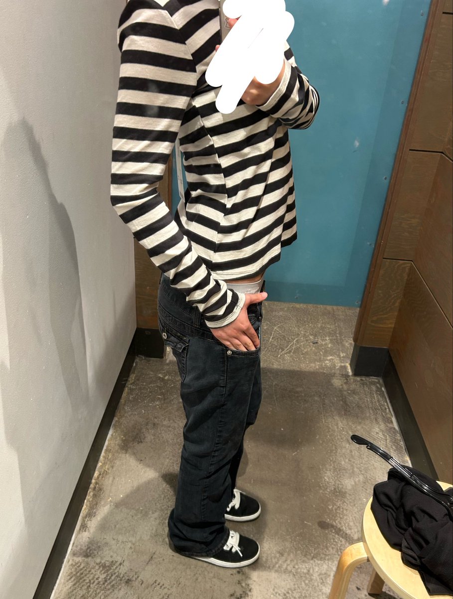 457_toki's tweet image. Idk what was going on but these mirrors were making me look thin as fuck #joy 🧟‍♂️