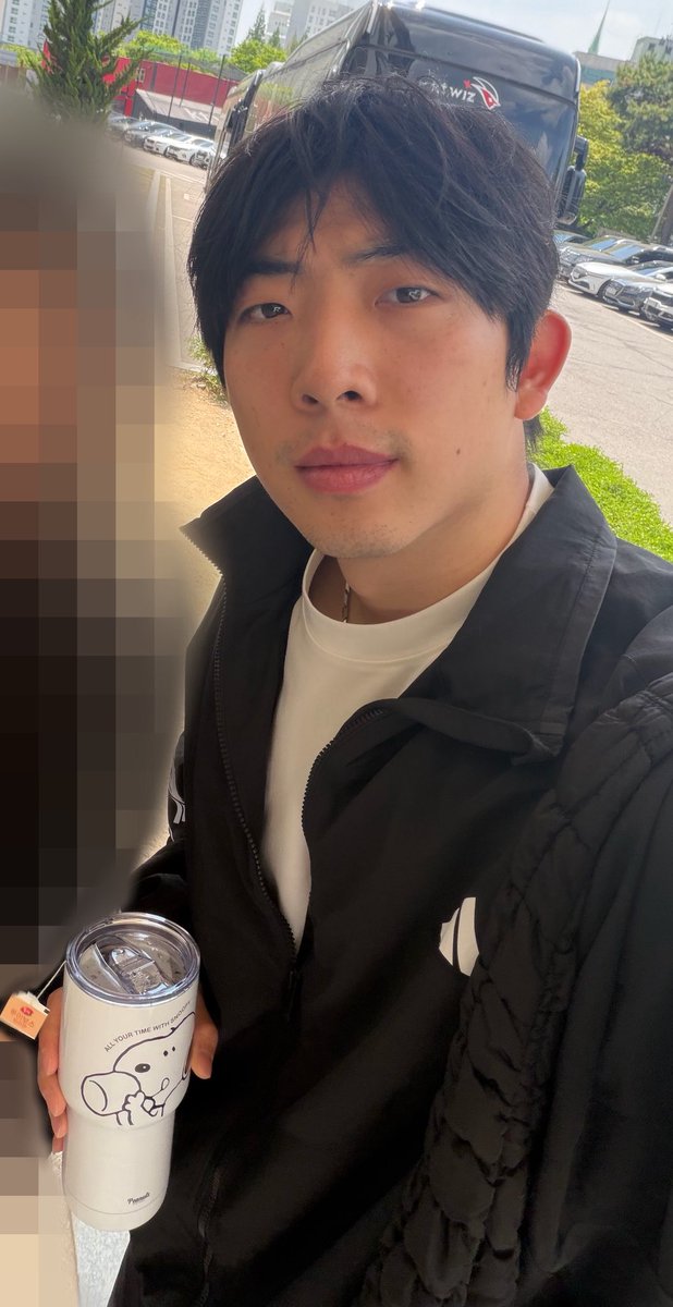 oossh47's tweet photo. 아니 하….. 원석 선수 오늘 루이보스 들고 출근하길래 페퍼민트도 드세요? 라고 물어보니까

좌깨왈: 페퍼민트가 뭐에요?

아제발………………………이걸 내 귀로 들게 될 줄 몰랐어ㅠ 

#깨스통 https://t.co/OnVCgKie4q