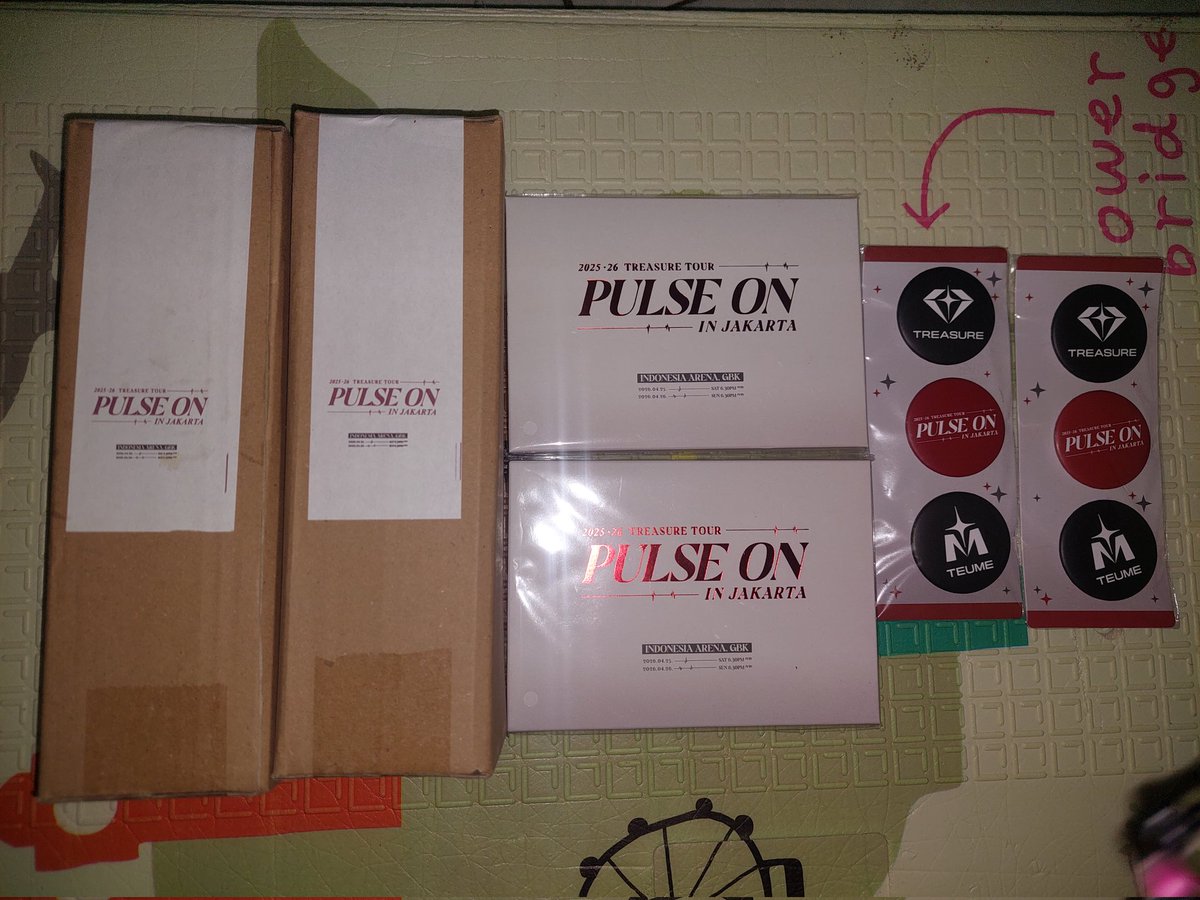 Ini gift set pulse on aku jadi ada 2set... klo aku giveaway 1 set nya ada yg mau gak? Terutama yg emg ga nonton atau nonton di section yg gadapet gift set