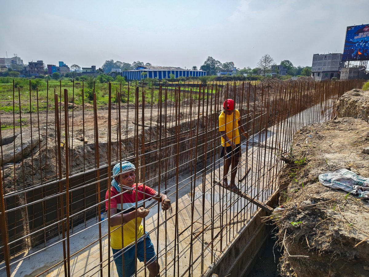RourkelaMC's tweet image. Main drain work is in progress at Dayananda Nagar to improve drainage and prevent waterlogging.
#drains #construction #improvement #rourkela