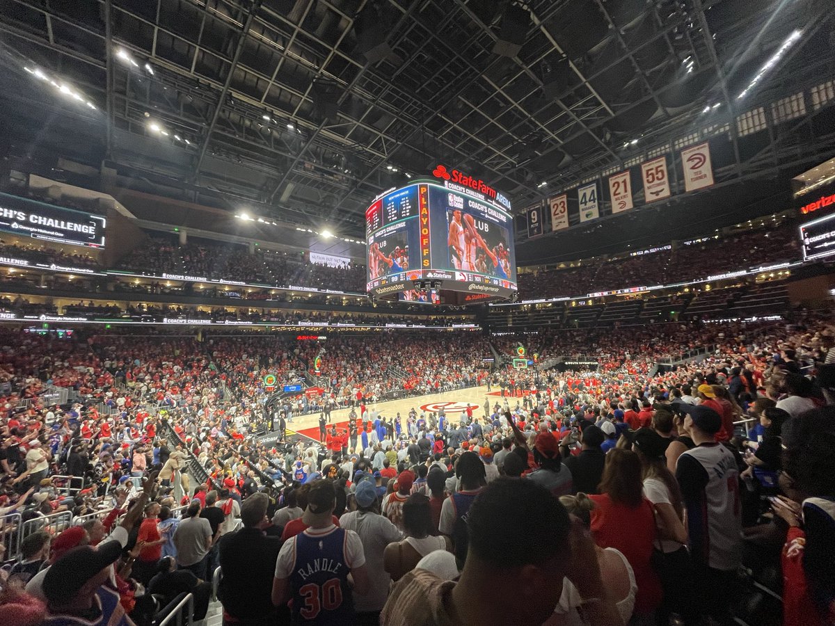 zziipp9's tweet photo. first playoff game, 3. https://t.co/qwmvxXcwpr