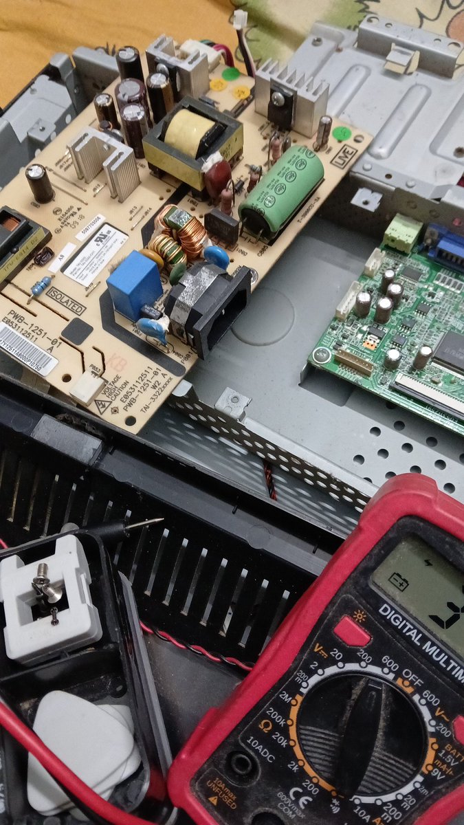 HemantKumar6238's tweet photo. As an eng,  it's painful watching a capable tech,  getting driven twrds failure slowly , smthng I had poured myself into for a long time ,not bcs of tech limits, but bcs of mngmnt decisions, far beyond my undrstding.
Fixing mood by repairing my 2008 Q monitor, esd, burnt STK0765. https://t.co/Wf7fgW3R71