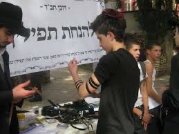 yossi tweet media